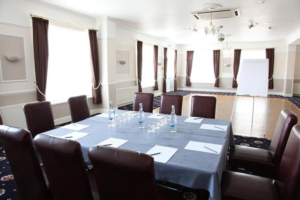 Cliff Head Hotel Карлион Бей Екстериор снимка