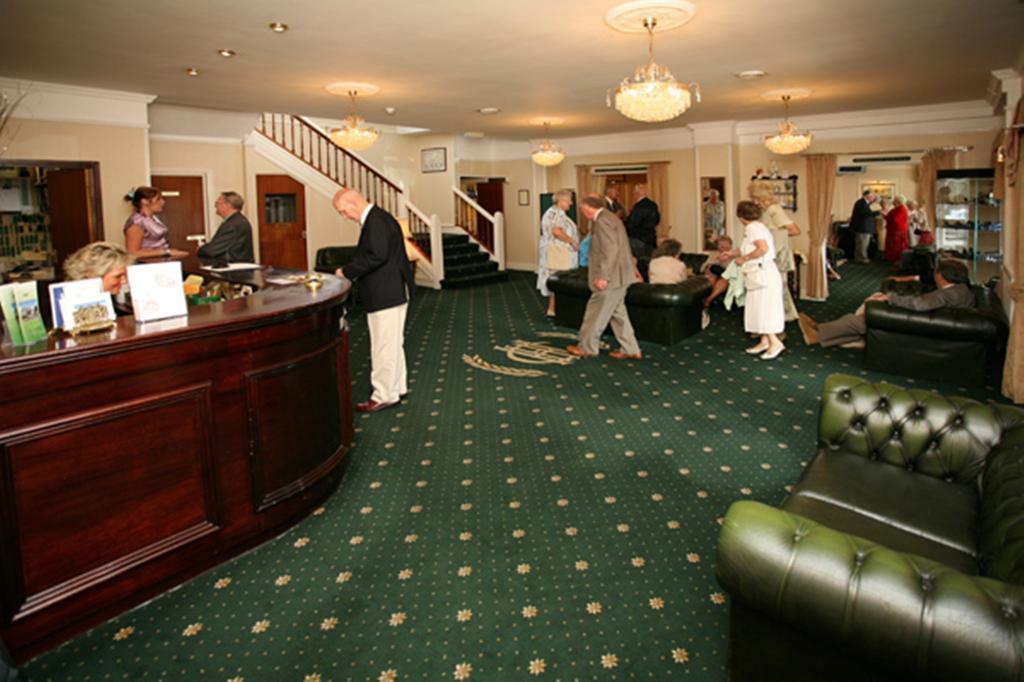 Cliff Head Hotel Карлион Бей Екстериор снимка