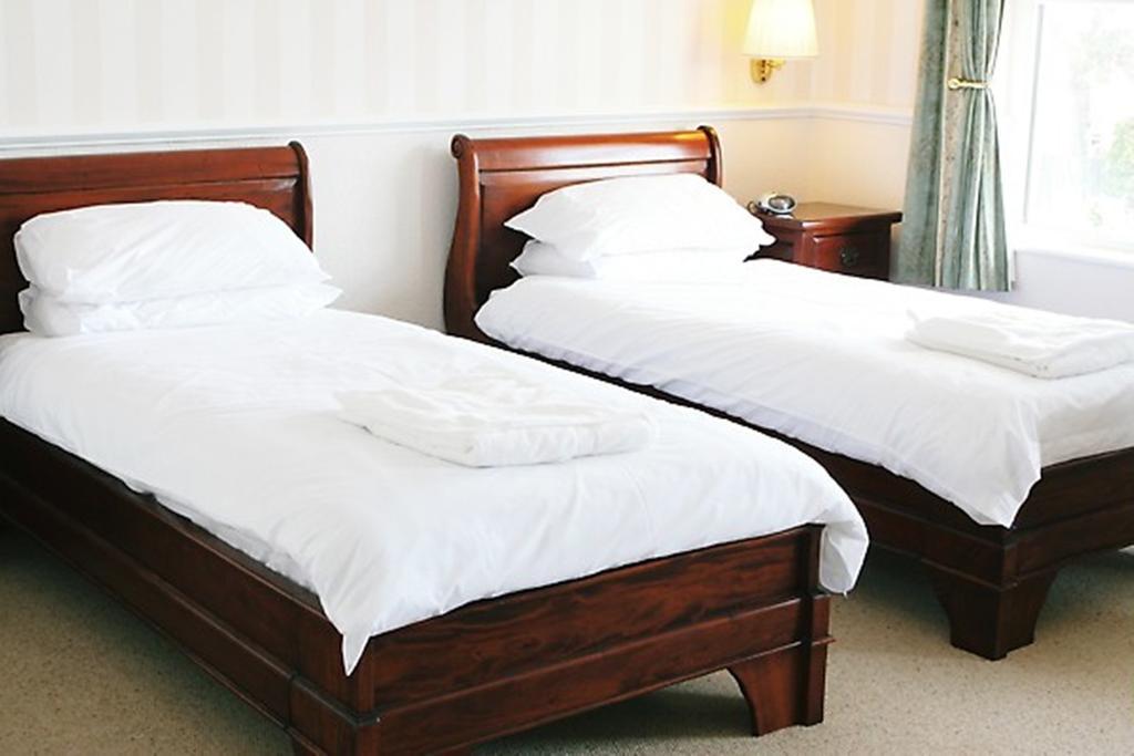 Cliff Head Hotel Карлион Бей Стая снимка
