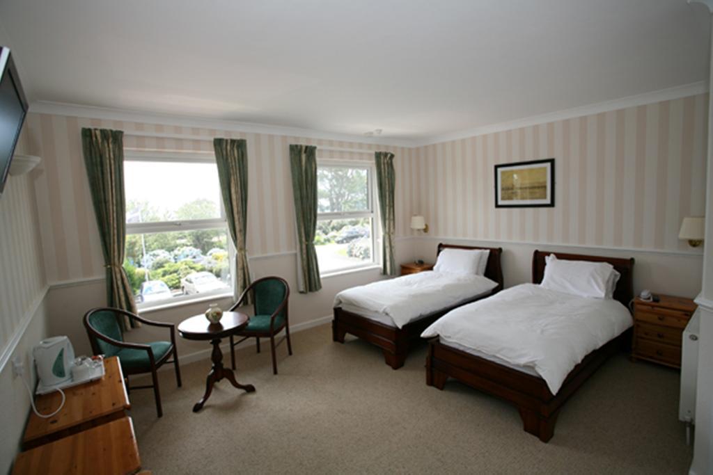 Cliff Head Hotel Карлион Бей Стая снимка