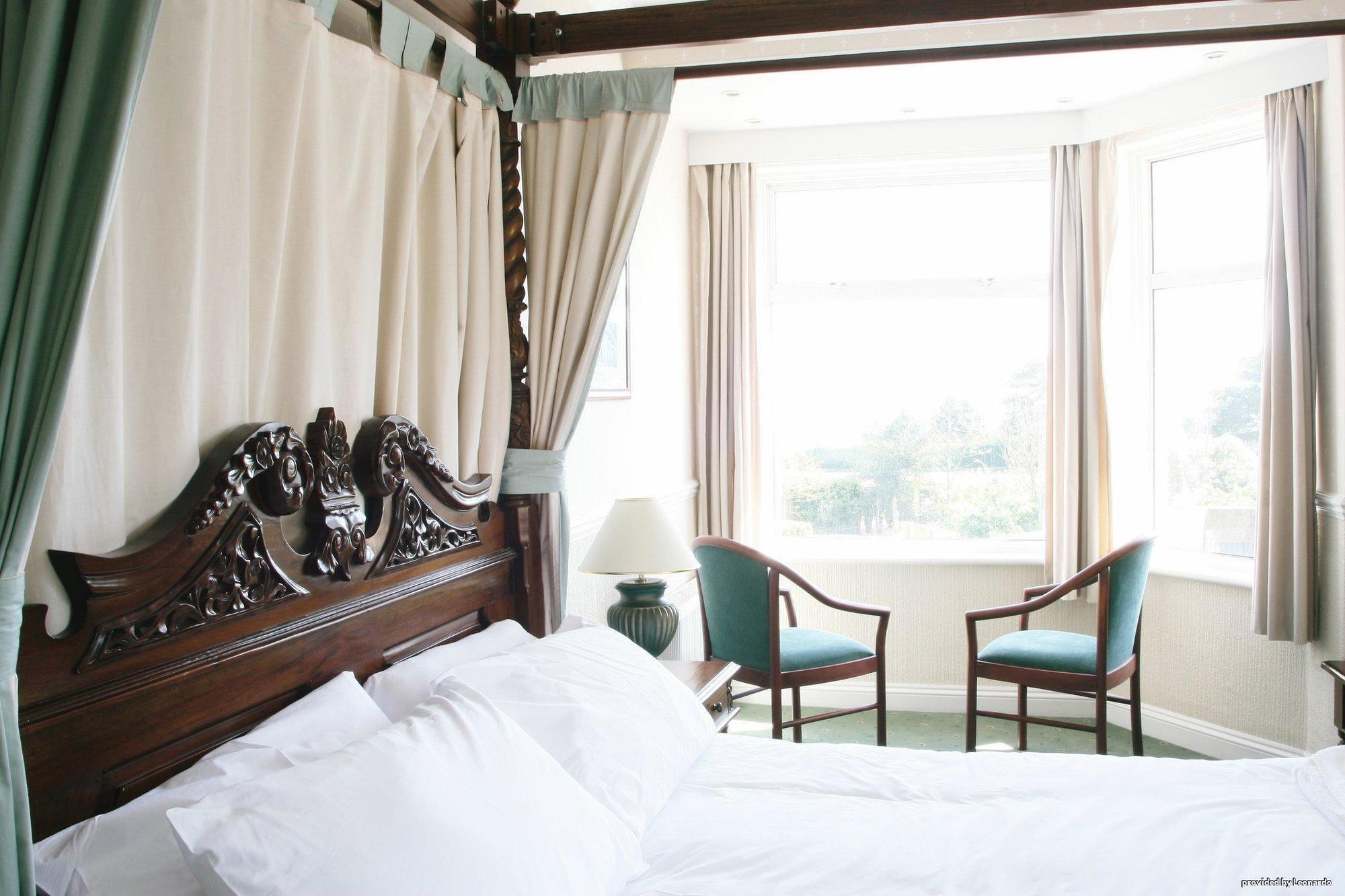Cliff Head Hotel Карлион Бей Стая снимка