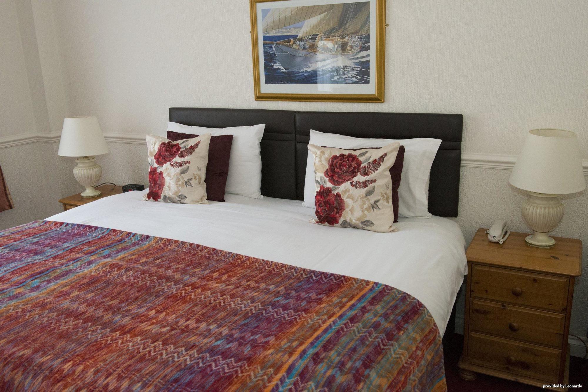 Cliff Head Hotel Карлион Бей Екстериор снимка