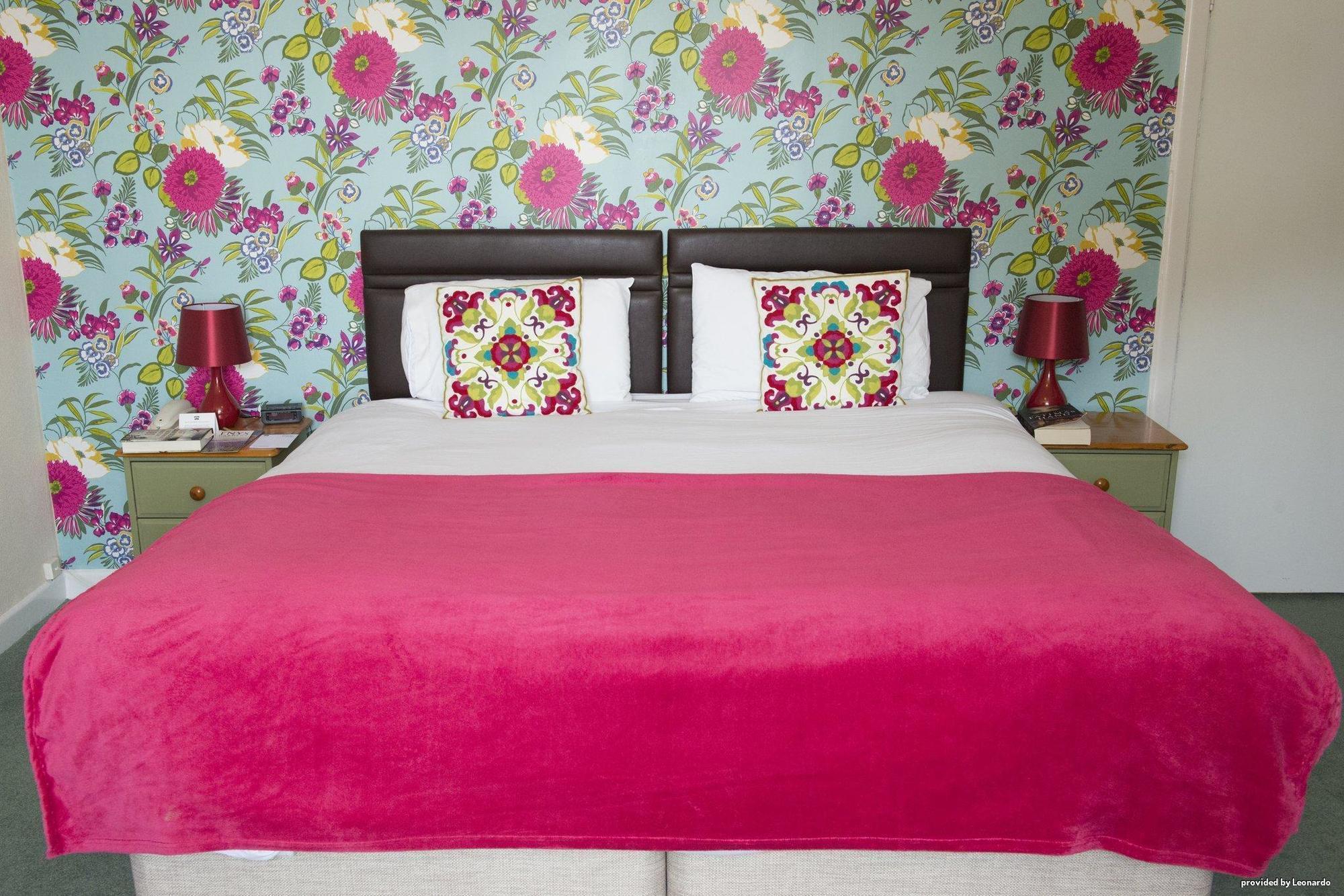Cliff Head Hotel Карлион Бей Екстериор снимка