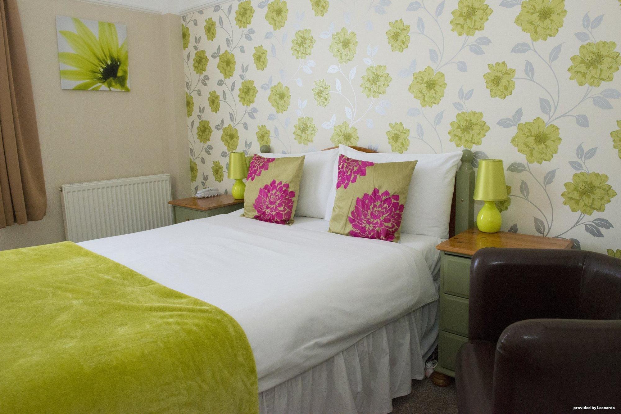 Cliff Head Hotel Карлион Бей Екстериор снимка